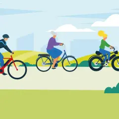 Drie mensen genieten van een fietstocht, elk op hun eigen fiets. Een man met een tas, een oudere vrouw en een jongere vrouw, allemaal op een fiets, een voertuig dat hen door het landschap brengt.