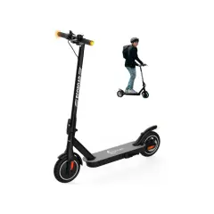 Zwarte bsp e volt urban ec10 step met verlichting. Een jongen rijdt op een identieke step op de achtergrond.