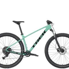 Mintgroene Trek crosshybride fiets met zwarte banden en velgen, klaar voor avontuur.