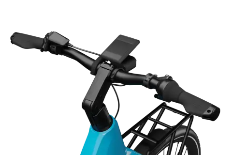Stuur van een blauwe e-bike met traploze versnelling, display en bagagedrager.