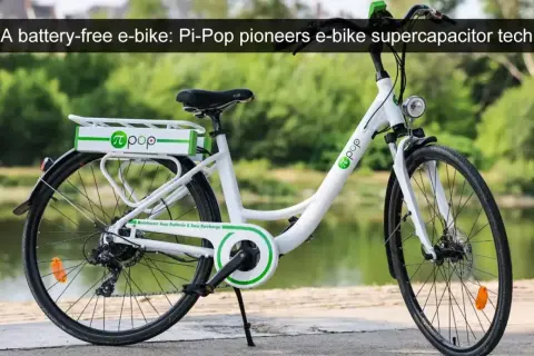 Witte elektrische fiets zonder accu, met Pi-Pop logo. Deze fiets gebruikt supercondensator technologie voor ondersteuning.