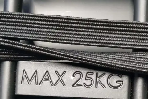 De bagagedrager van de elektrische fiets kan maximaal 25 kilo dragen.