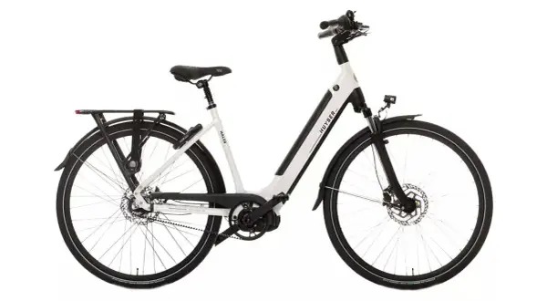 Witte Huyser hybride fiets, ideaal voor de ANWB fiets test. Met bagagedrager en verlichting.
