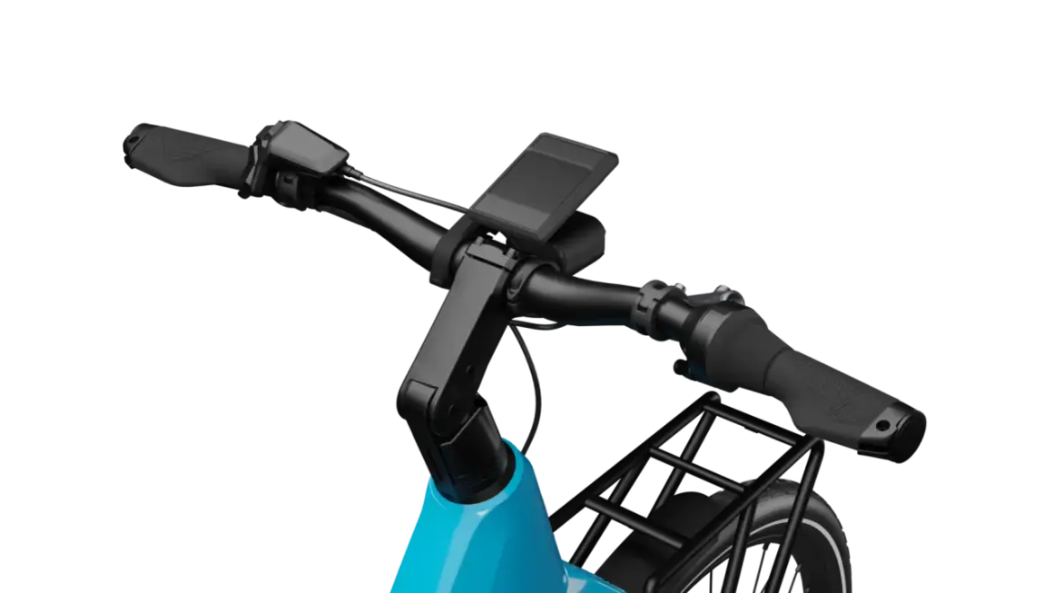 Stuur van een blauwe e-bike met traploze versnelling, display en bagagedrager.