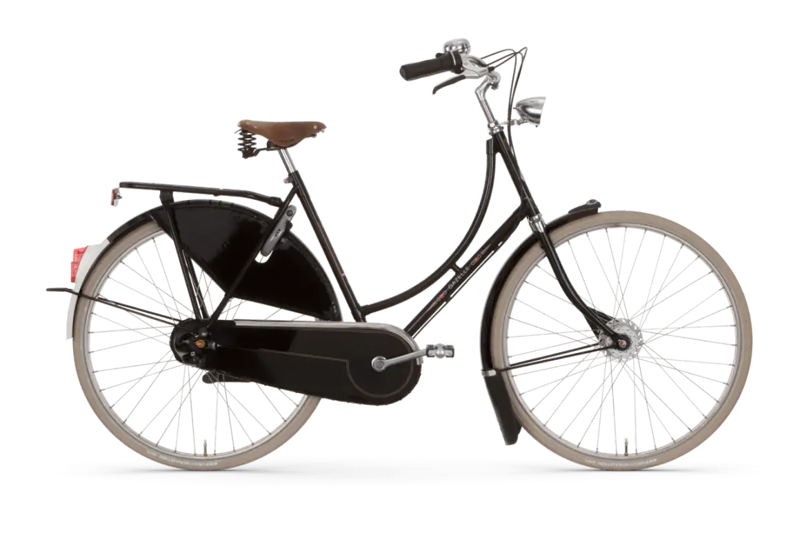 Zwarte Gazelle omafiets kopen? Deze klassieke fiets met bruin zadel en bagagedrager is perfect voor dagelijks gebruik.