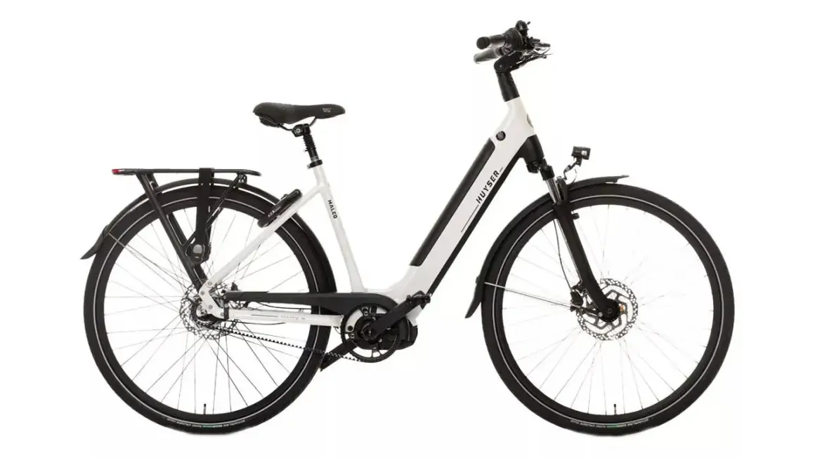 Witte Huyser hybride fiets, ideaal voor de ANWB fiets test. Met bagagedrager en verlichting.
