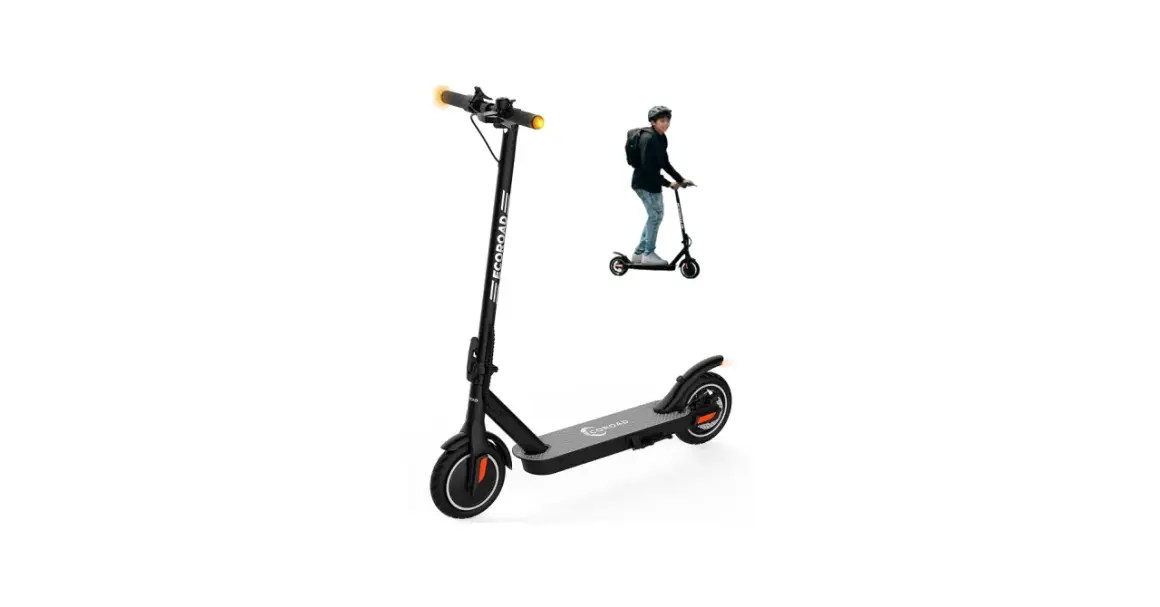 Zwarte bsp e volt urban ec10 step met verlichting. Een jongen rijdt op een identieke step op de achtergrond.