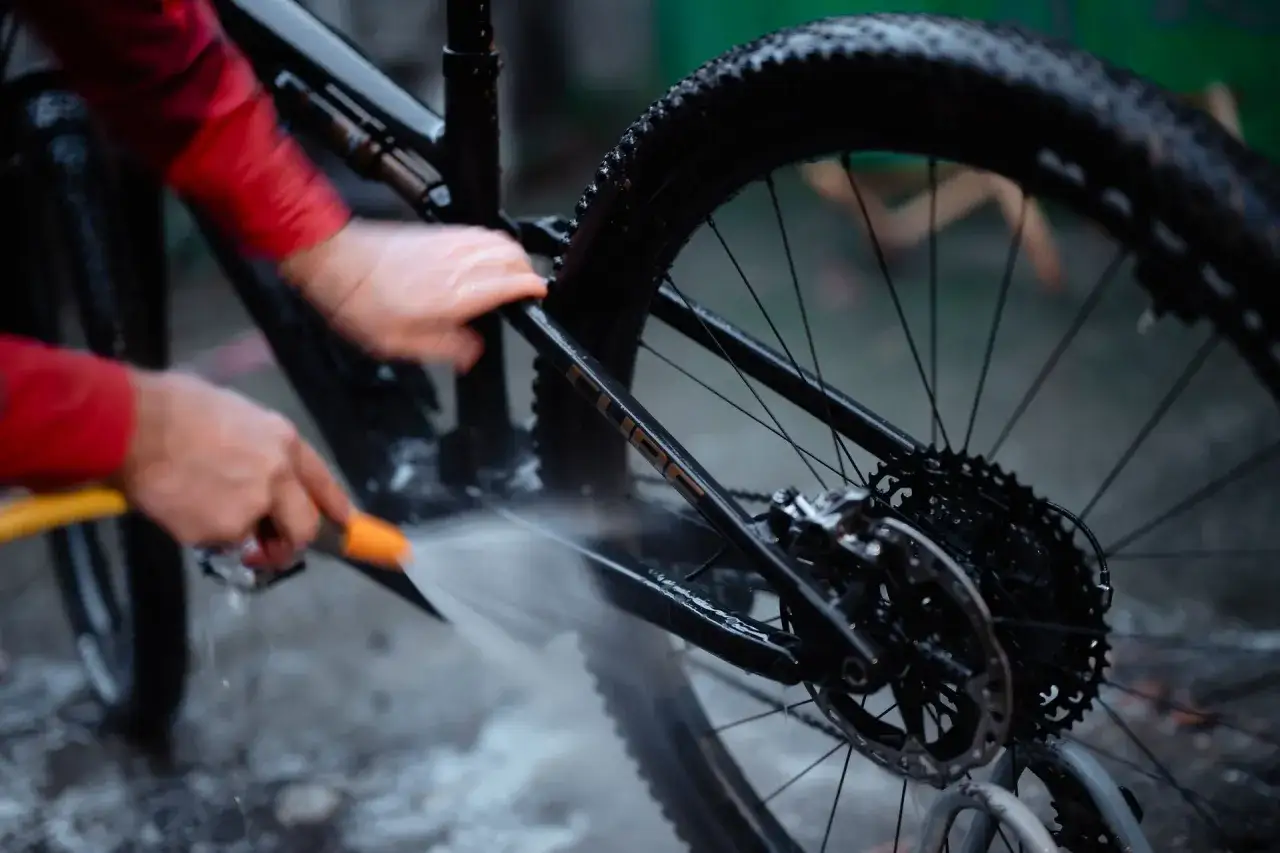 Fietsketting schoonmaken met Dasty - Zo doe je het veilig