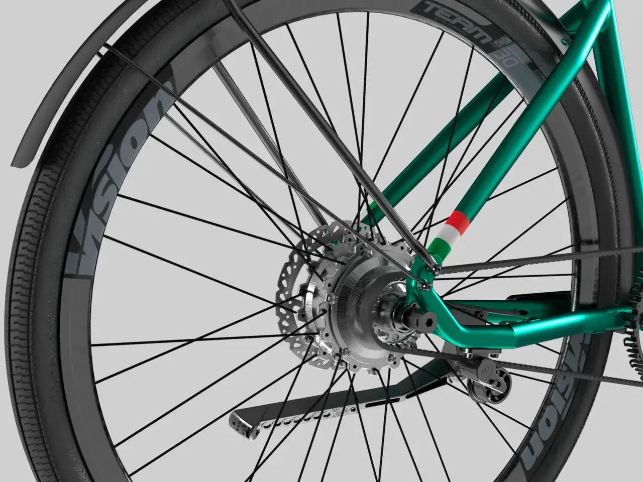 Groene elektrische fiets zonder ketting, met een riemaandrijving en schijfrem. De band is van het merk Vision.