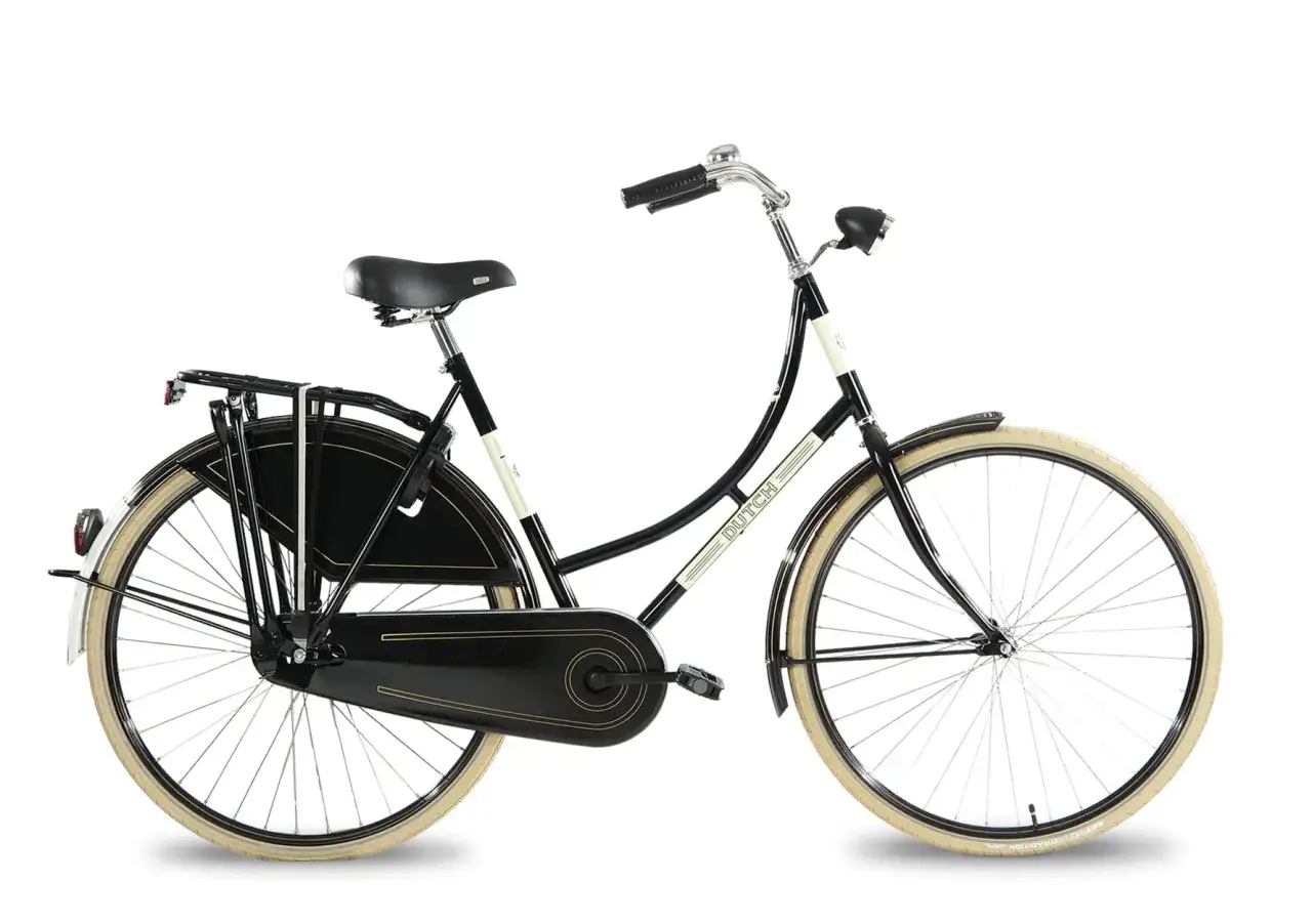 Zwarte omafiets met cr&egrave;me banden, een bagagedrager en een bel. Een echte omafiets aanbieding voor dagelijks gebruik.