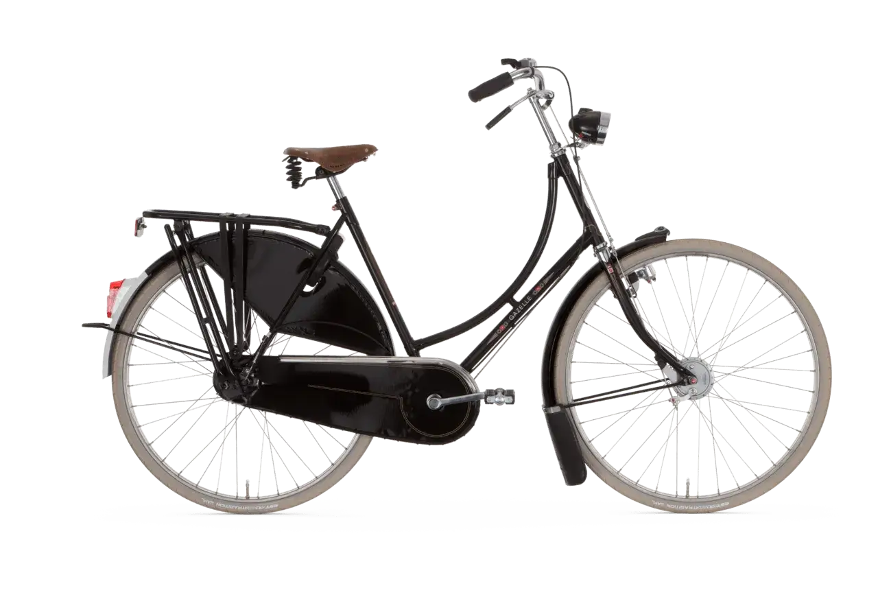 Zwarte Gazelle retro fiets met bruin zadel en bagagedrager. Een tijdloze klassieker voor elke rit.
