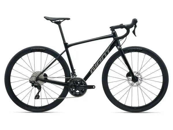 Zwarte Giant endurance racefiets met schijfremmen en brede banden, ideaal voor lange, comfortabele ritten.