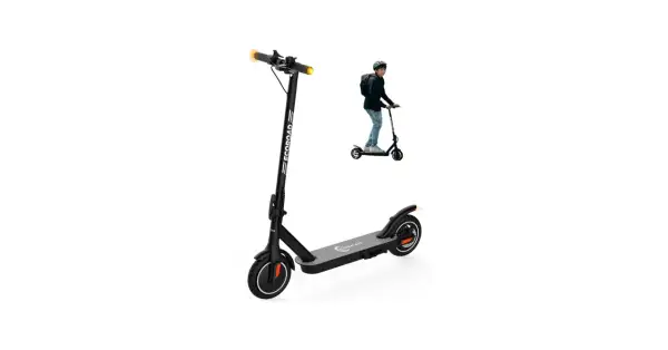 Zwarte bsp e volt urban ec10 step met verlichting. Een jongen rijdt op een identieke step op de achtergrond.